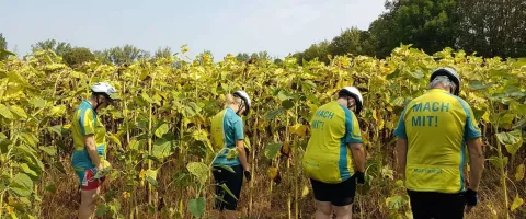 Teilnehmer*innen der MUT-TOUR bei einer Pause