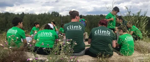 climb Teilnehmer*innen genießen die Aussicht