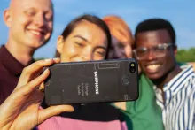 Gruppe mit Fairphone 3