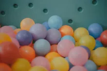 viele bunte bälle